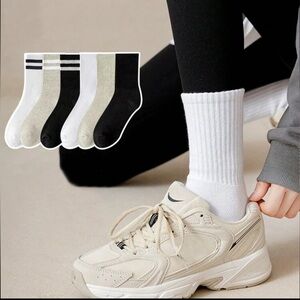 New Women’s Crew Socks